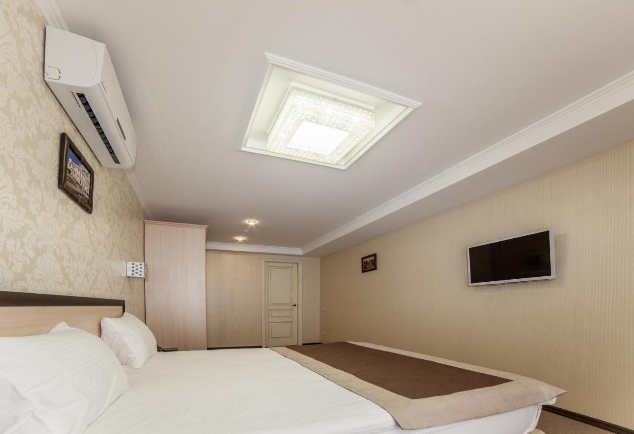 Corona Hotel & Apartments Odesa Exterior photo