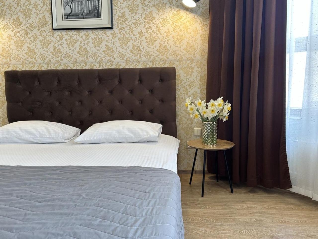 Corona Hotel & Apartments Odesa Room photo