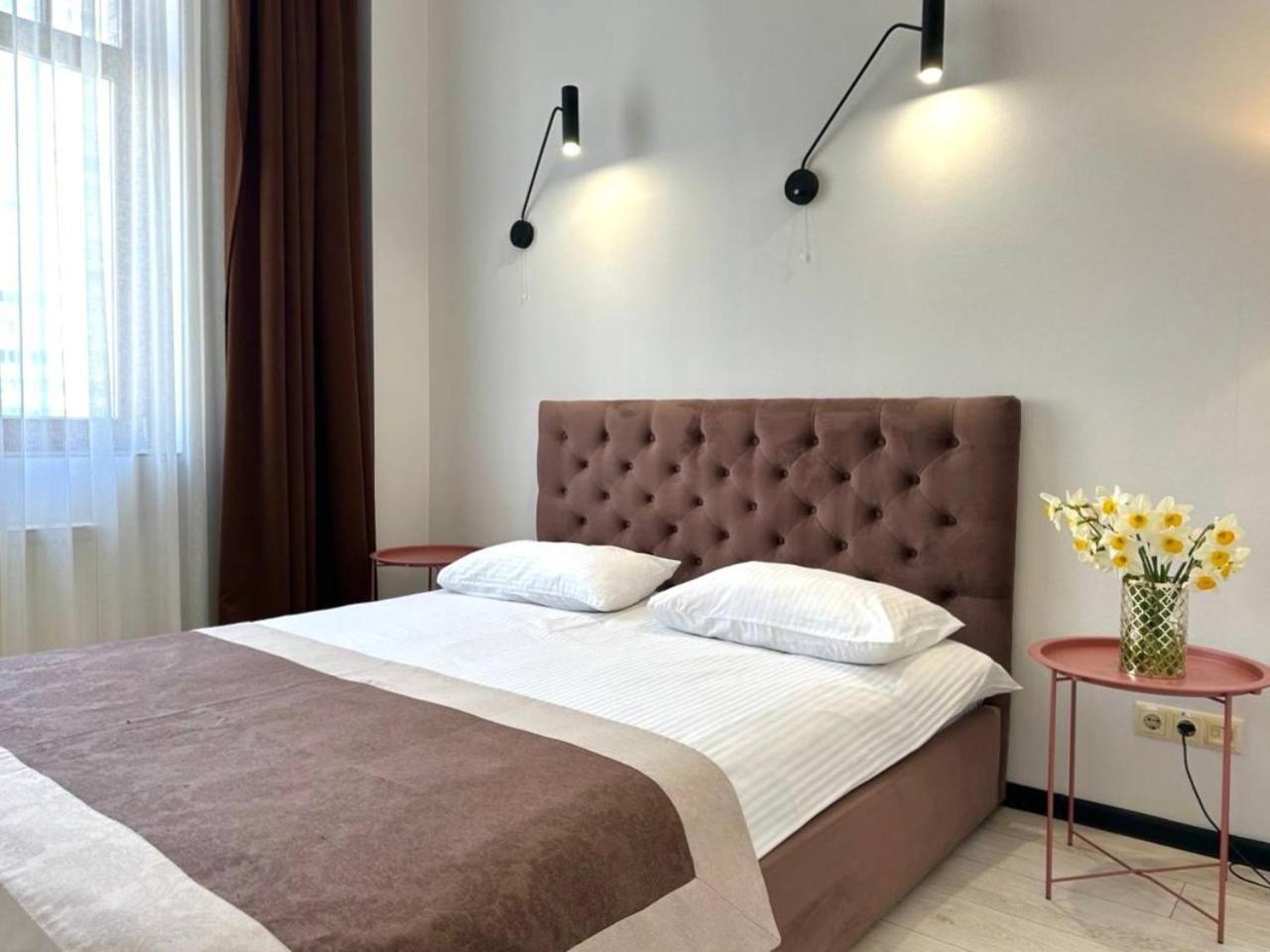 Corona Hotel & Apartments Odesa Room photo