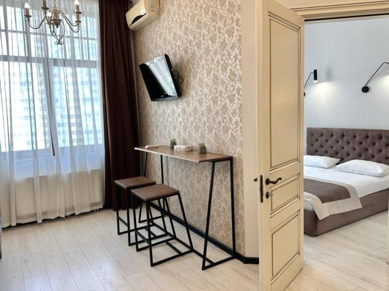 Corona Hotel & Apartments Odesa Room photo