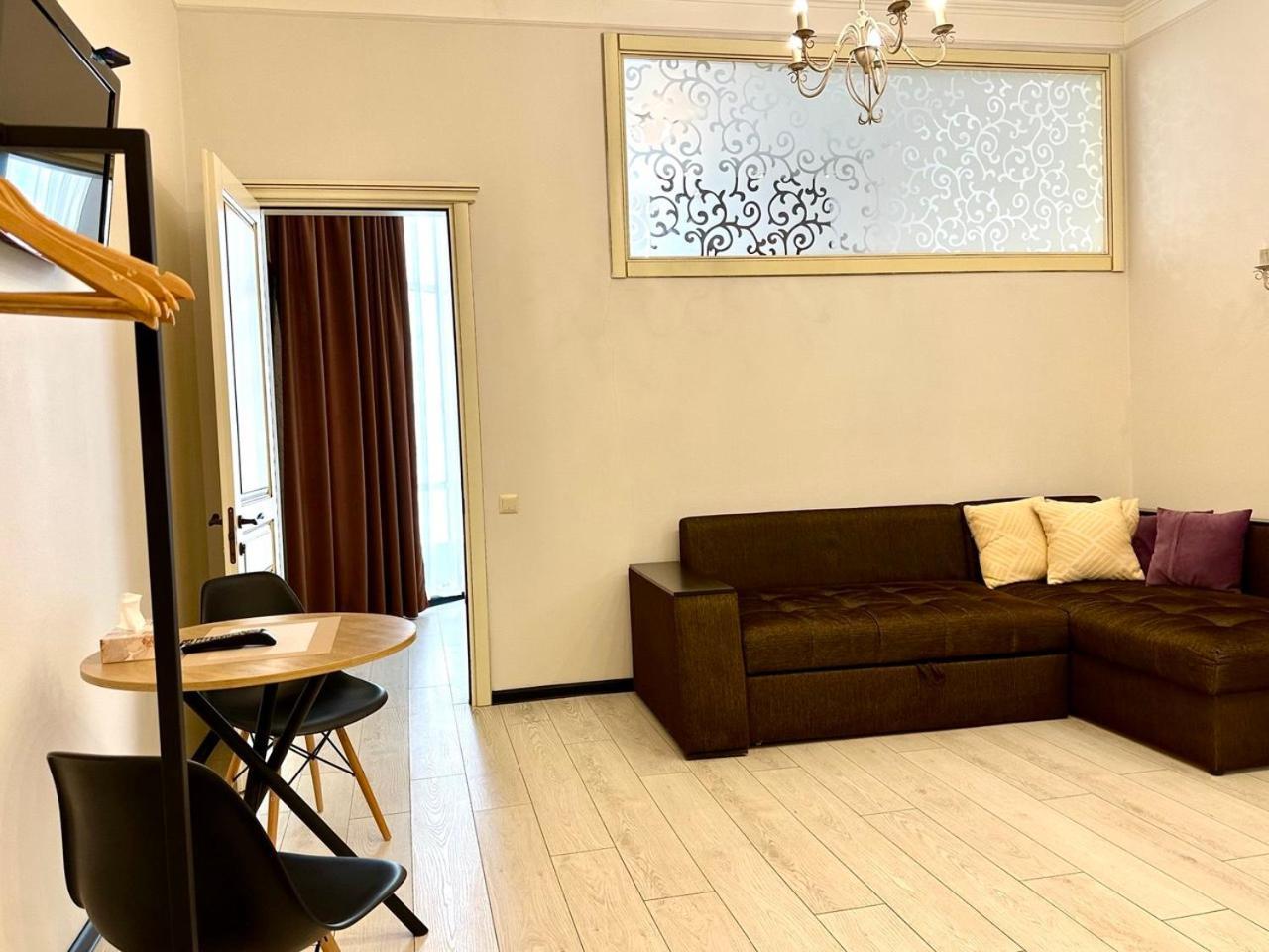 Corona Hotel & Apartments Odesa Room photo