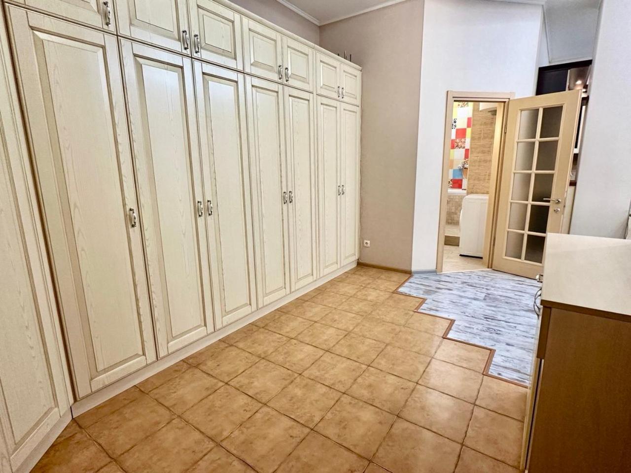 Corona Hotel & Apartments Odesa Room photo