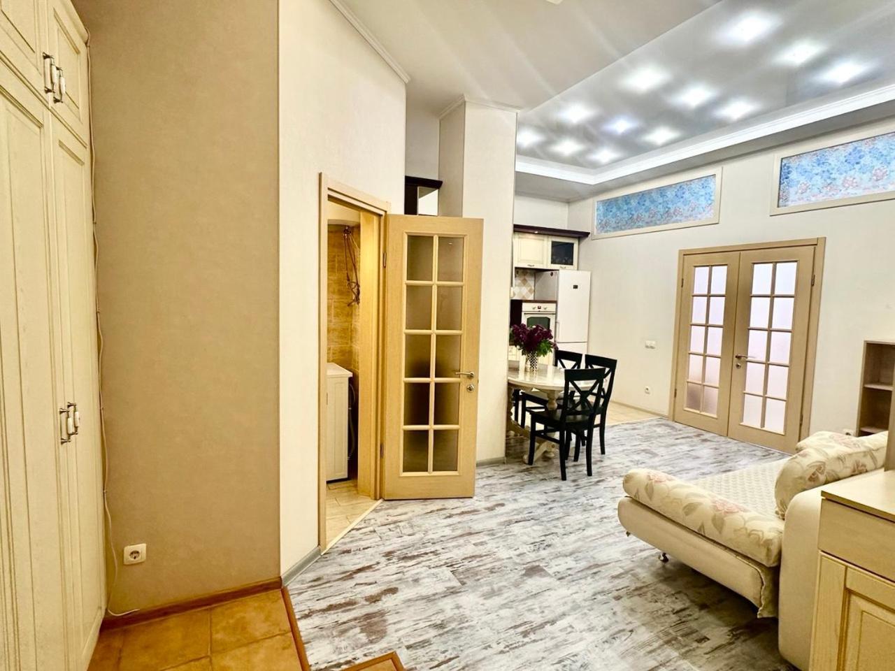Corona Hotel & Apartments Odesa Room photo