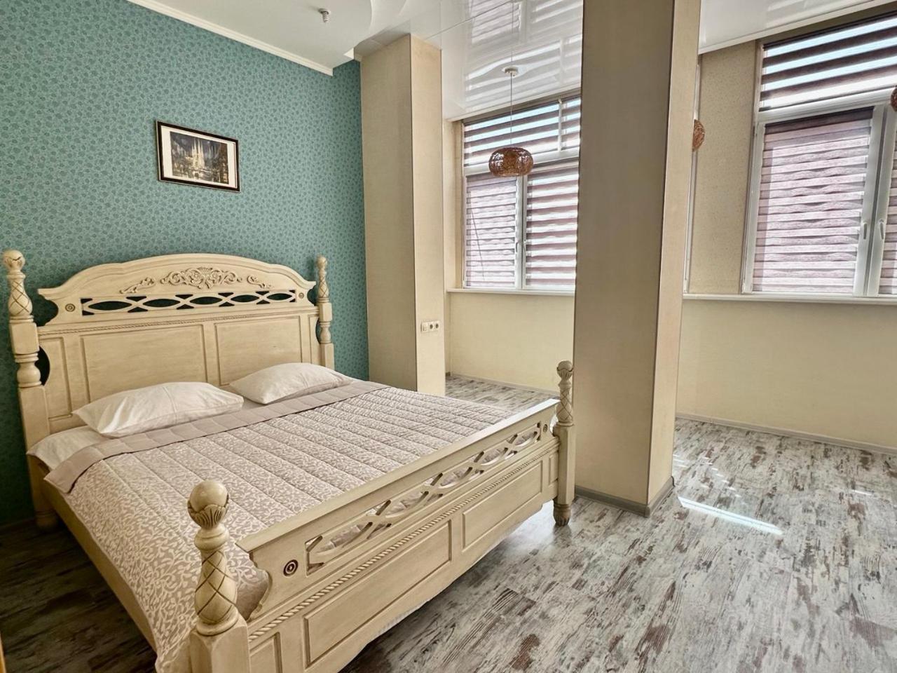 Corona Hotel & Apartments Odesa Room photo