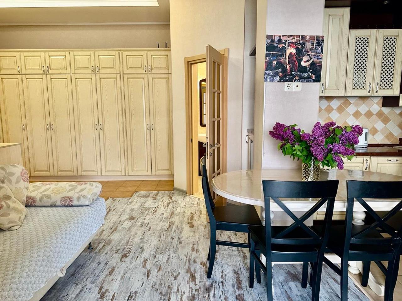 Corona Hotel & Apartments Odesa Room photo