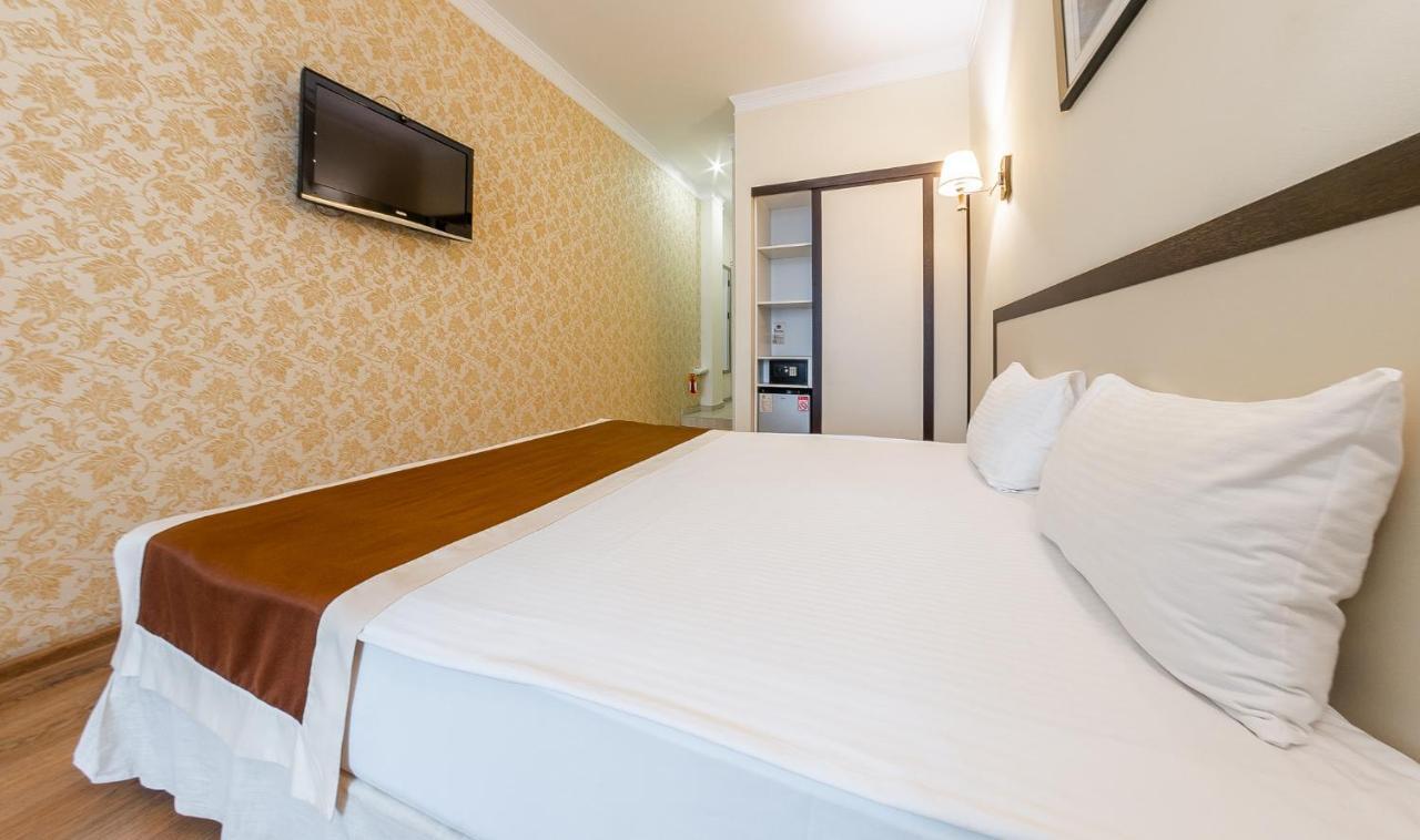 Corona Hotel & Apartments Odesa Exterior photo